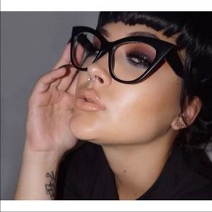 Vintage 1960’s style retro cats eye glasses clear